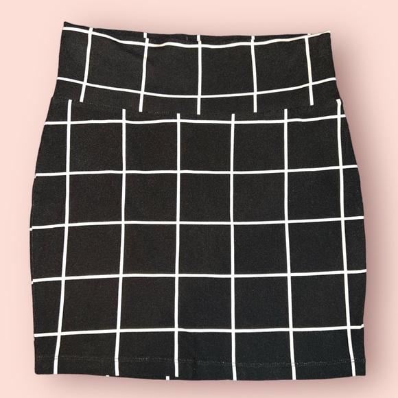 Charlotte Russe Dresses & Skirts - Charlotte Russe | Windowpane Spandex Bodycon Pencil Skirt | Size Medium